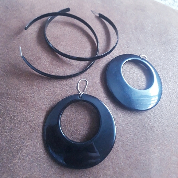 Earrings - Picture 1 of 6